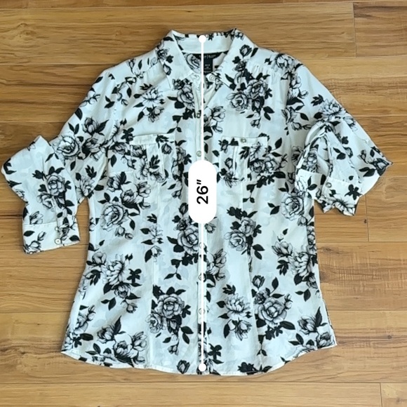 White House Black Market Black and White Floral Button Down Shirt - Picture 3 of 9